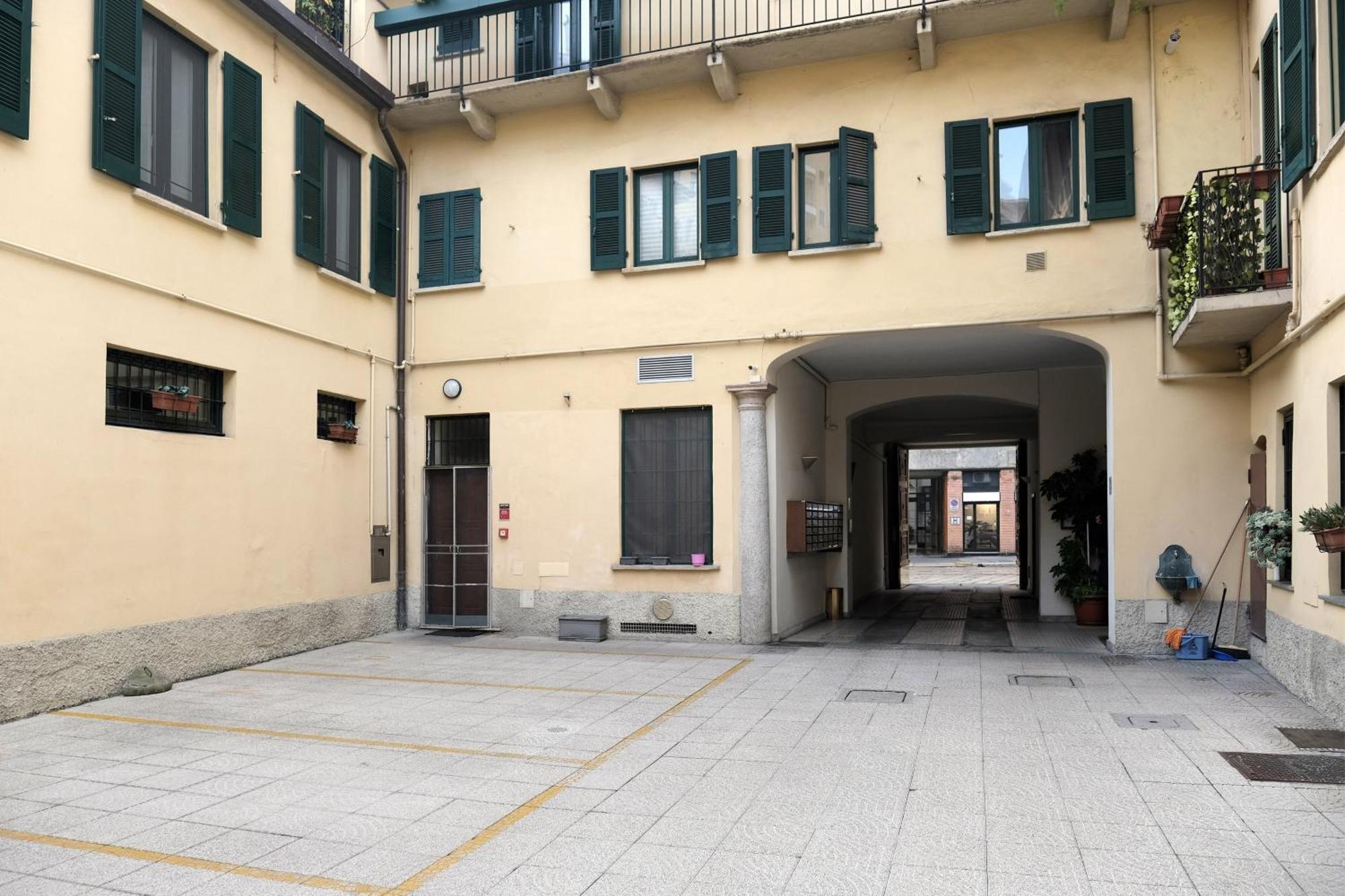 Comecasa Bright Terraced Apartment In Porta Romana Vicino Clinica Mangiagalli Milan Bagian luar foto